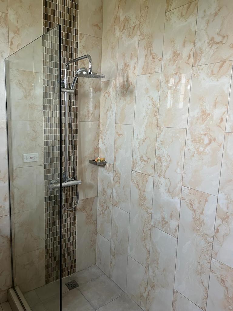 Metcalfe Luxury One Bedroom Suite Kingston Exterior foto